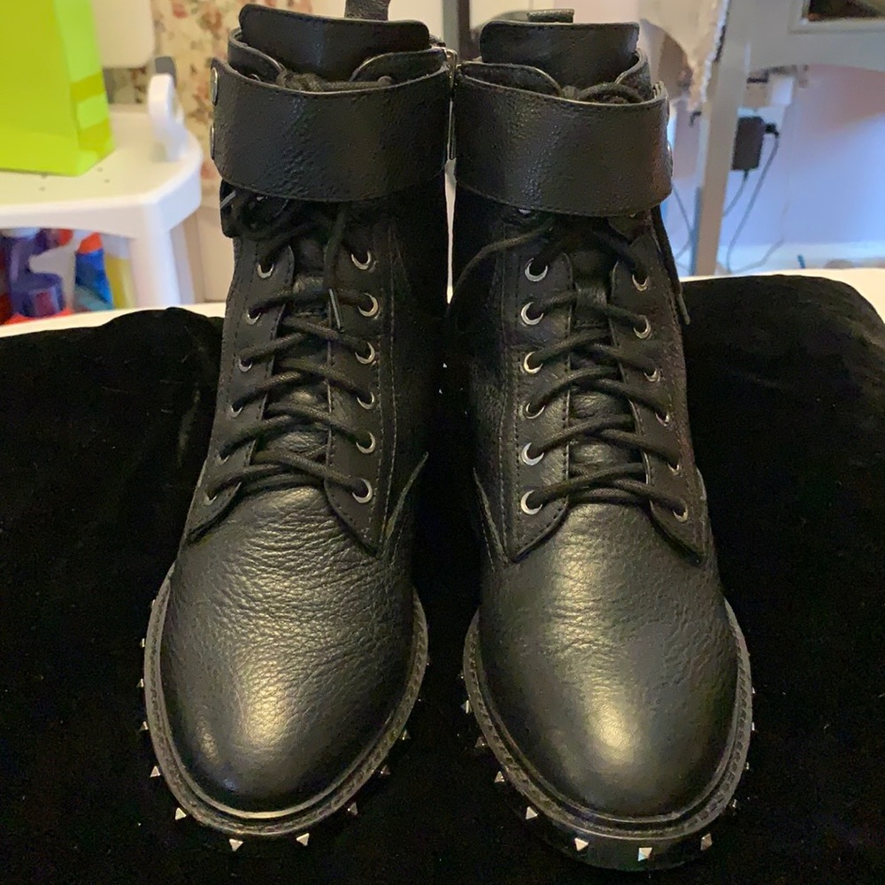 Short boots
